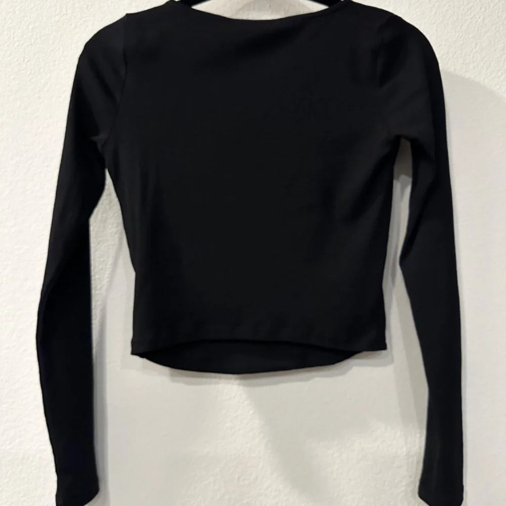 Crop top - Picture 2 of 2